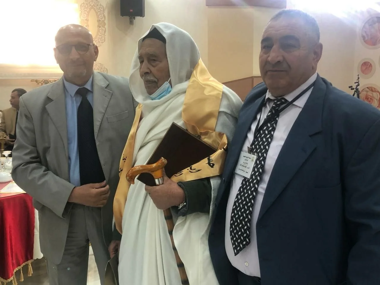 صورة تذكارية خلال حفل تكريم رواد التعليم